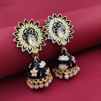 Black earrings 2