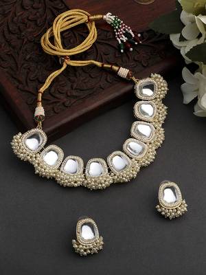 Gold Toned Kundan Jewellery Set 1