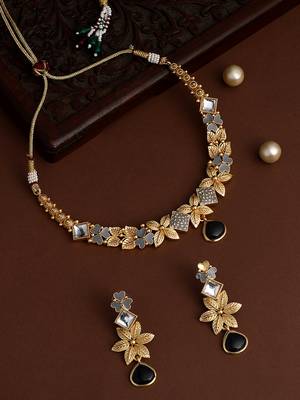 Gold Toned Kundan Jewellery Set 1