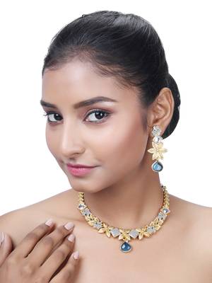 Gold Toned Kundan Jewellery Set 2