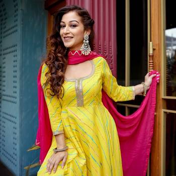 Women's Rayon INDI Stripes Leheriya Printed Flared Anarkali Kurti With Pant & Nazmin Dupatta Set 4