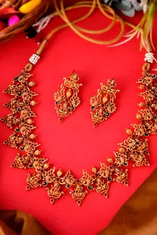 Women Gold Toned Gold Plated Choker Necklace Necklace Set