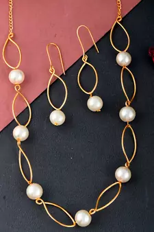 Gold Toned Pearl Western Necklace Set