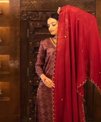 Red Embroidered Kurta Set 2