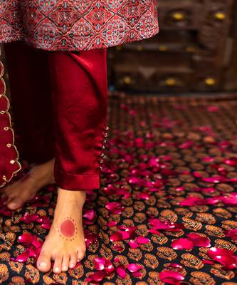 Red Embroidered Kurta Set 4