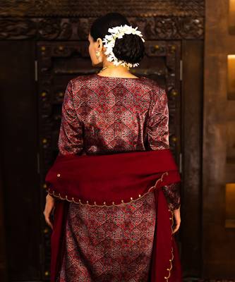 Red Embroidered Kurta Set 5
