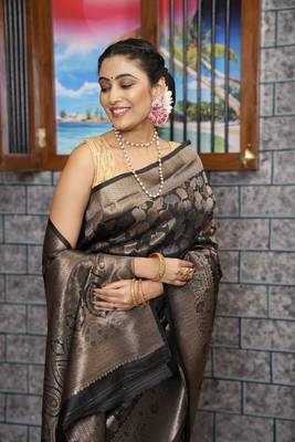 KORAMS DESIGN KANJIVARAM SILK ZARI WOVEN BLACK FLORAL DESIGN CASUAL WEAR WOMEN SILK SAREE WITH BLOUSE  2