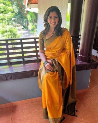 YELLOW BEAUTIFUL LICHI SILK SAREE 4