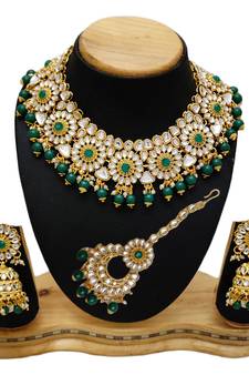 Green designer-jewellery