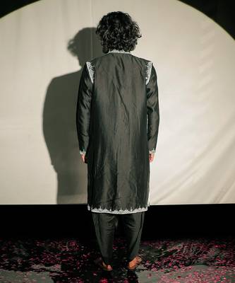 Black Embroidered Layred Kurta Set 4