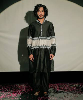 Black Resham Embroidery Kurta Set 2