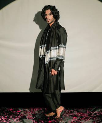 Black Resham Embroidery Kurta Set 3