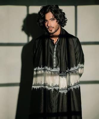 Black Resham Embroidery Kurta Set 7