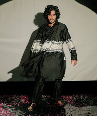 Black Resham Embroidery Kurta Set 8
