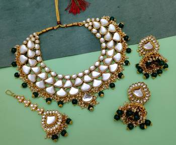 Green necklace-sets 2
