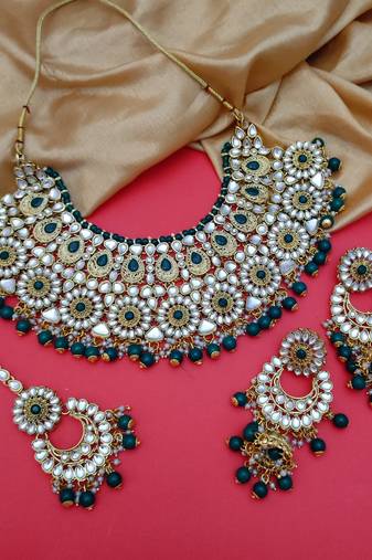 Green designer-jewellery