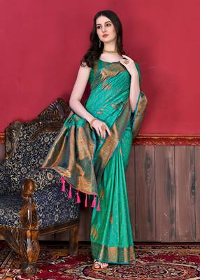 Korams Design Green Zari Woven Cotton Silk Saree with Blouse for Women 2