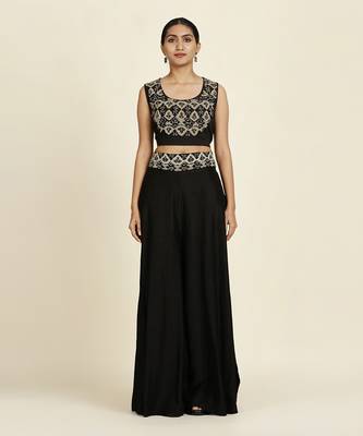 Black And Off-White Cape Set 2