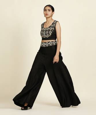 Black And Off-White Cape Set 3