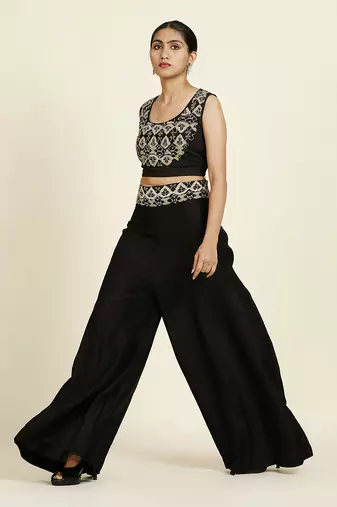Black And Off-White Cape Set