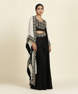 Black And Off-White Cape Set 5