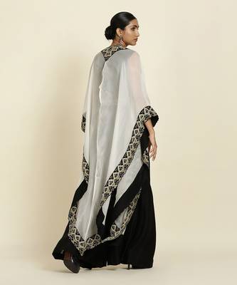 Black And Off-White Cape Set 6