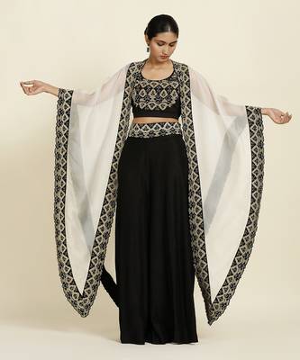 Black And Off-White Cape Set 7