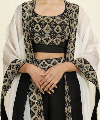 Black And Off-White Cape Set 8