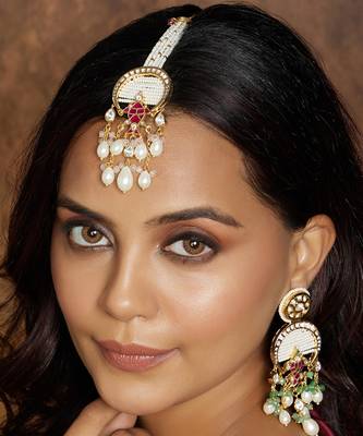 Alluring Mutli Colour  Maang Tikka 3