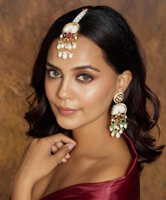 Alluring Mutli Colour  Maang Tikka 1