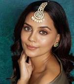 Gold Tone Green & White Maang Tikka