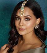 Alluring Green & White Maang Tikka