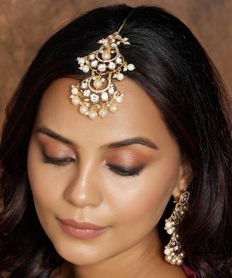 White & Golden Stunning Maang Tikka 3