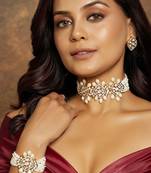 Classic White Choker Set