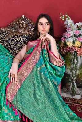 Korams Design Green Zari Woven Banarasi Silk Saree with Unstitched Blouse 4