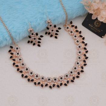Black pearl necklaces 2