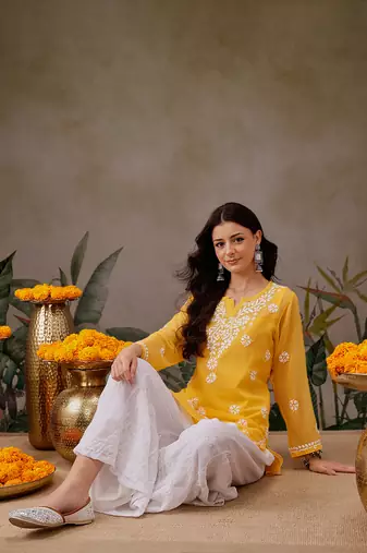 Hand Embroidered Yellow Georgette Lucknowi Chikankari Indian Women Straight Short Kurti With Slip