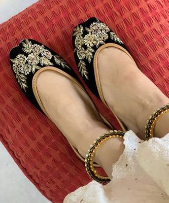 Black Aza Juttis 2