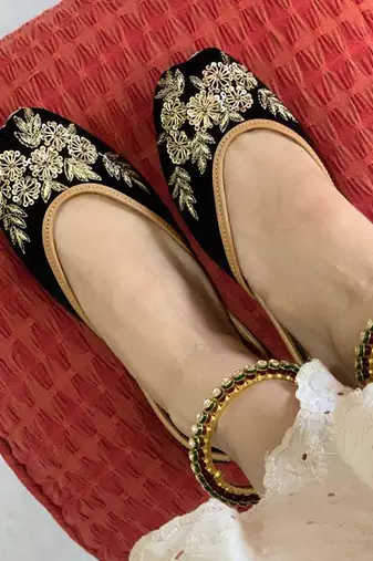 Black Aza Juttis