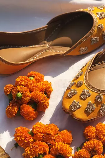 Orange Apricot Juttis