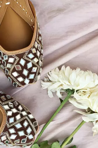 Brown Ruh Juttis