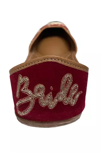 Maroon Jharoka Juttis