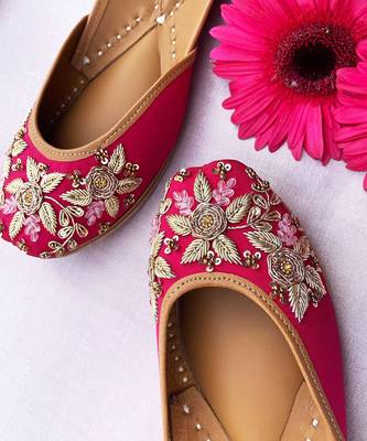 Pink Outbloom Juttis 2