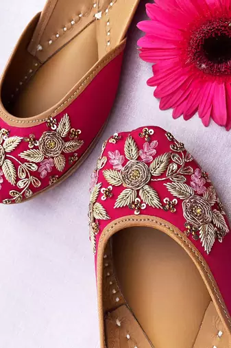 Pink Outbloom Juttis