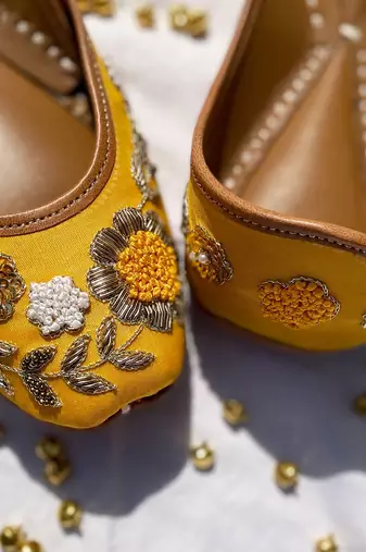 Yellow Pretty Woman Juttis