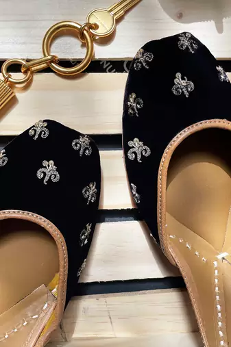 Black Midnight Juttis