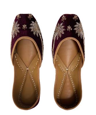 Maroon Palms Juttis 3