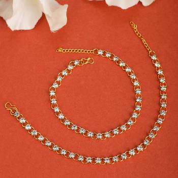 Contemporary Design Gold Plated American Diamond Studded Chain Style Toe Anklet for Women and Girls 1