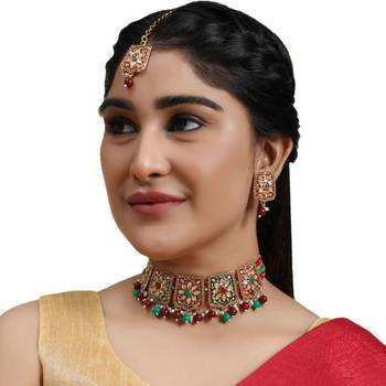 Traditional Gold Plated Kundan and Stone studded Statement Choker with Earrings and Maangtikka for Girls and Women 1