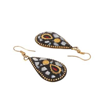 Statement Gold Plated Multicolored Chips Studded Abstract Design Necklace Set with Earring for Women and Girls 3